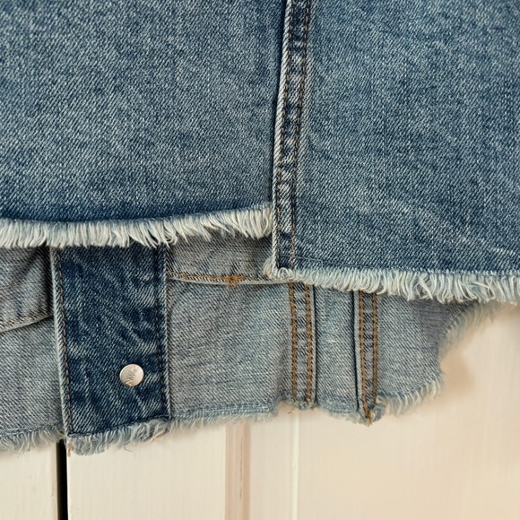 Blank NYC Jean Jacket Raw Hem Distressed Destroyed Size XS Trucker Denim Coat - Picture 16 of 17